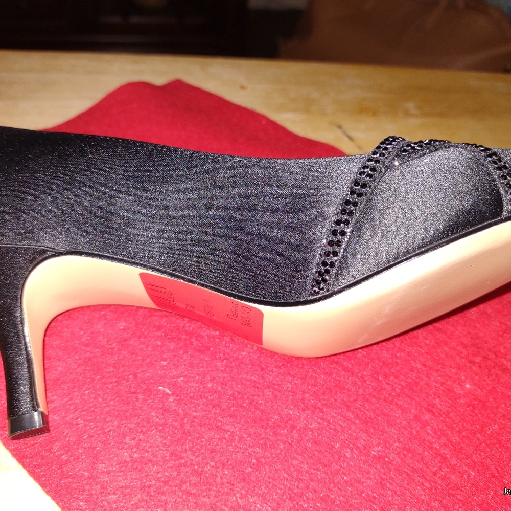 Shoes - Picture 3 of 8